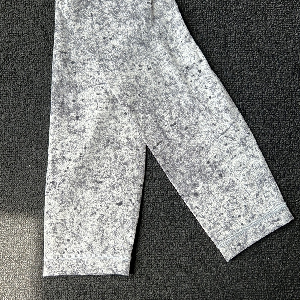 Lululemon leggings size 6
